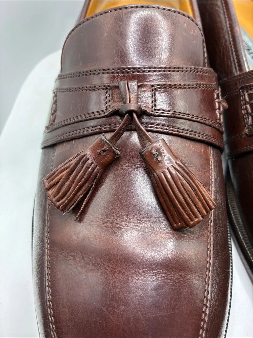 JOHNSON AND MURPHY MEN OXFORD  SIZE 10 M. BROWN/ LEATHER TASSEL DESIGN